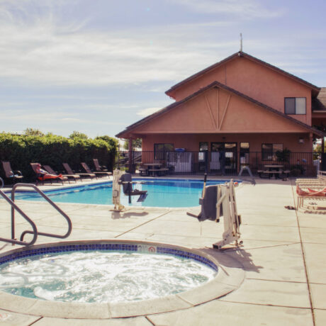 A sparkling pool surrounded by clean, modern facilities at Flag City RV Resort in Lodi, CA.